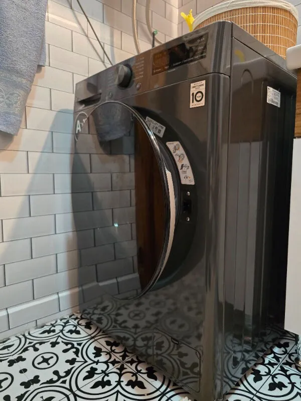 LG F4Y5EYWYJ 11 kg 1400 Devir Çamaşır Makinesi